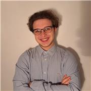 Laureando in biotecnologie insegna italiano, scienze biologiche e chimica, per stranieri e non